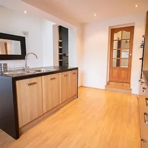 https://burnabys-home-by-home-host-free-on-street-parking.cardiffhotelswales.com